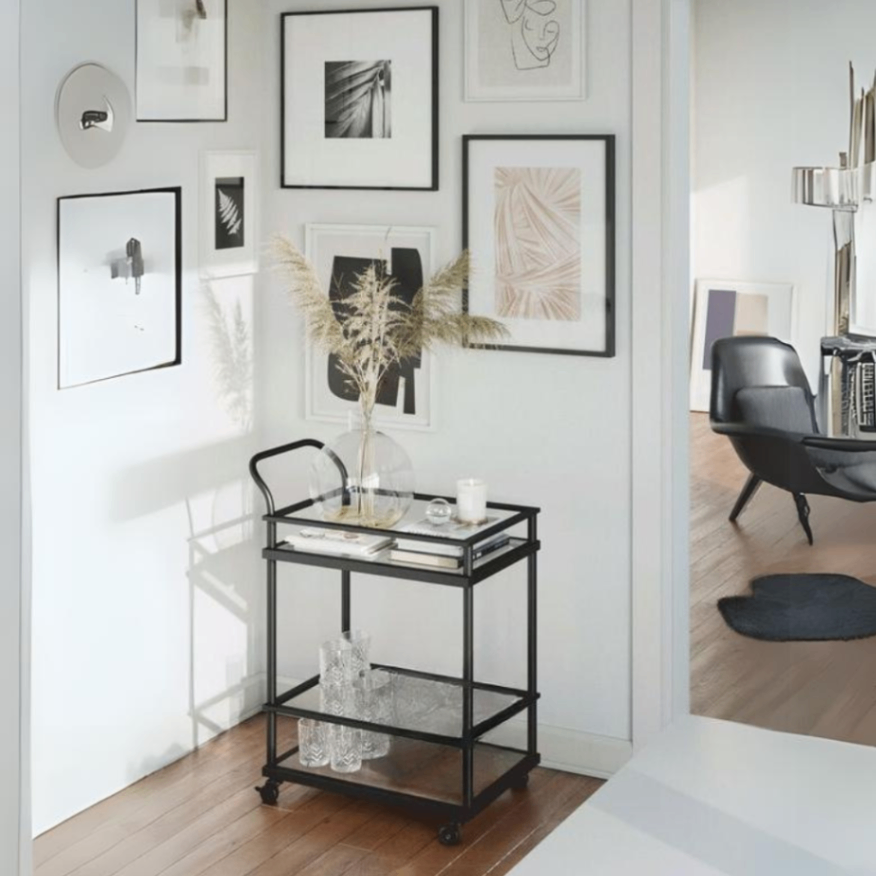 طاولة من الاستيل باللون الأسود