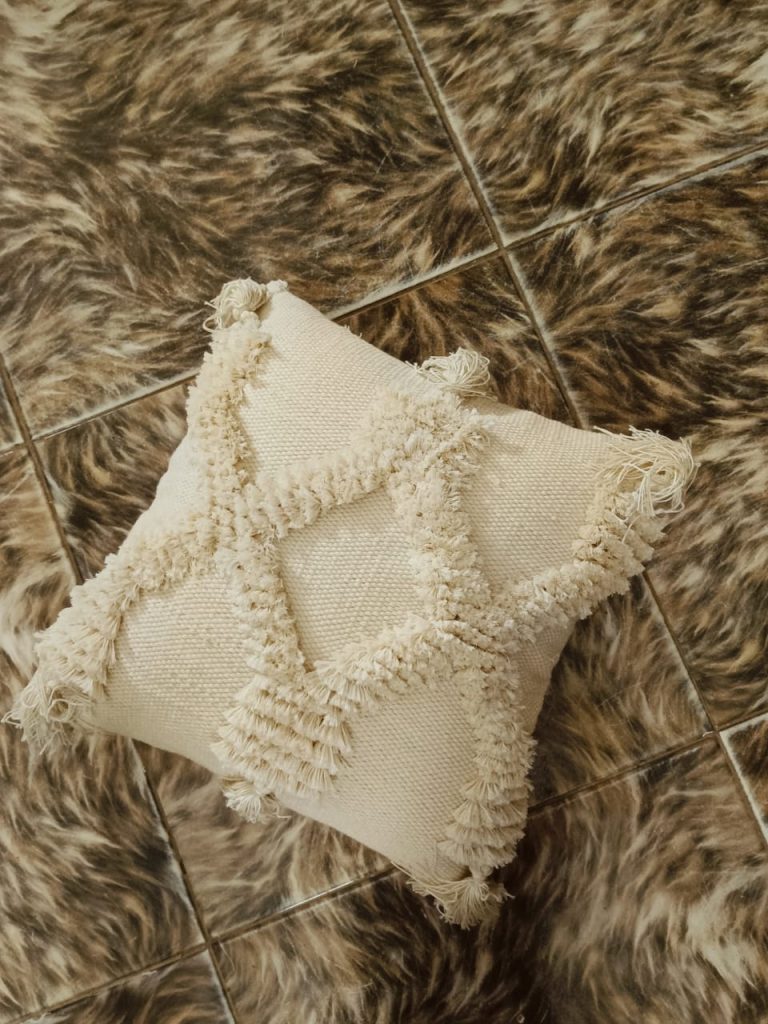 كوشن صوف صناعة يدوية