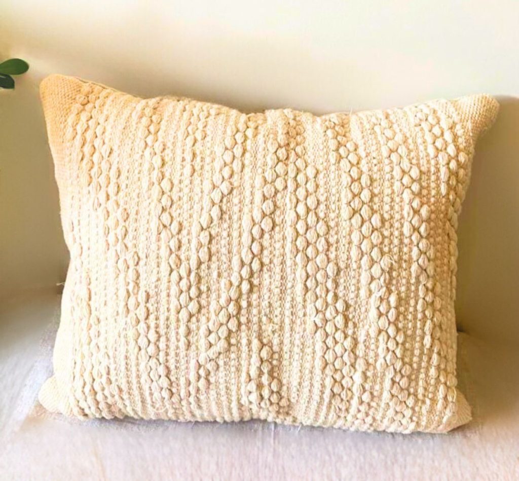 كوشن صوف صناعة يدوية