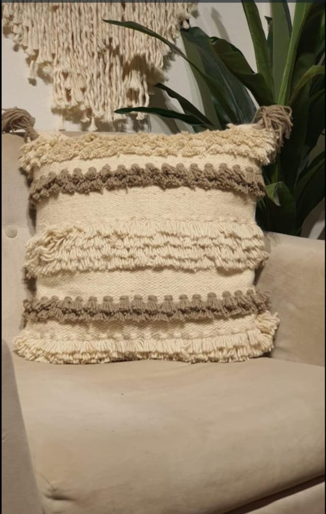 كوشن صوف صناعة يدوية